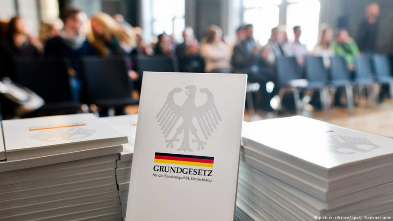 Скандално: Вадят думата „раса“ от конституцията на Германия