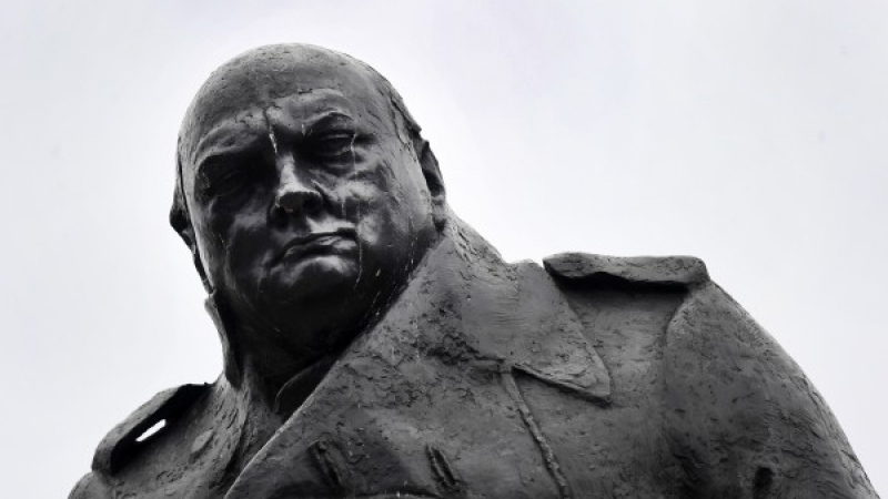 Борис Джонсън  скандализиран от вандализирането на статуята на Чърчил