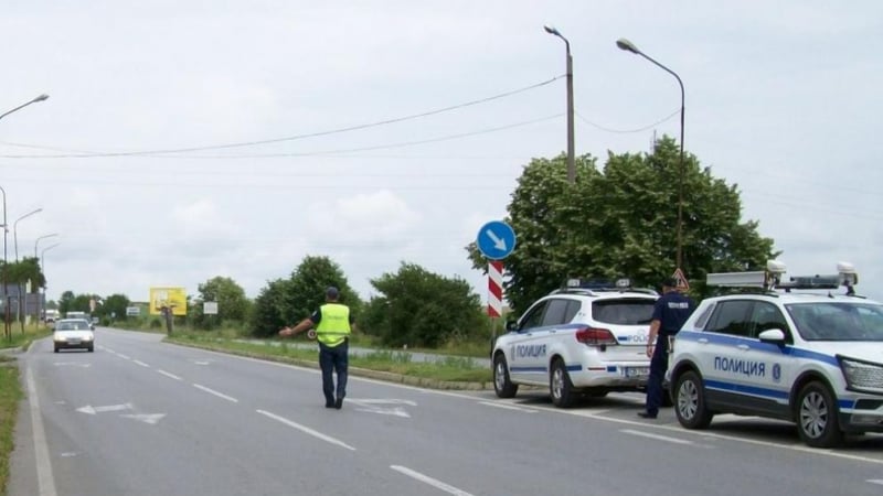 8 в ареста след спецакция в Ямболско СНИМКИ