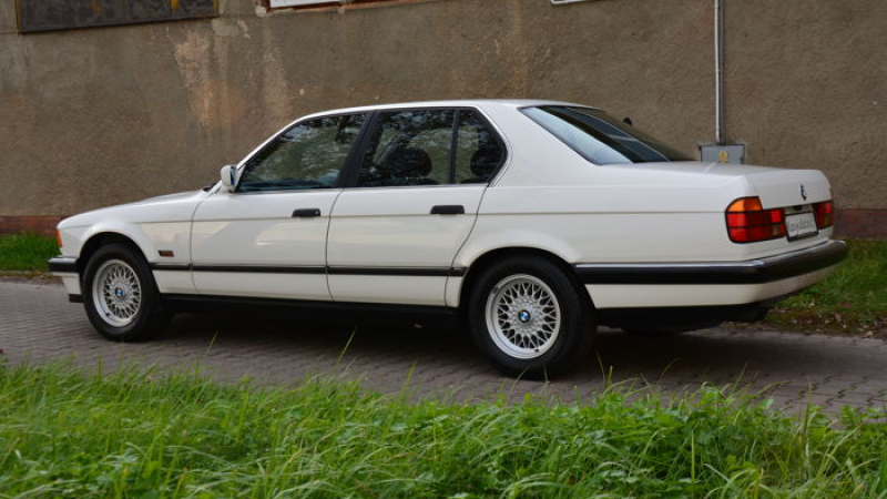 Откриха идеално 30-годишно BMW "седмица" с пробег под хиляда километра СНИМКИ