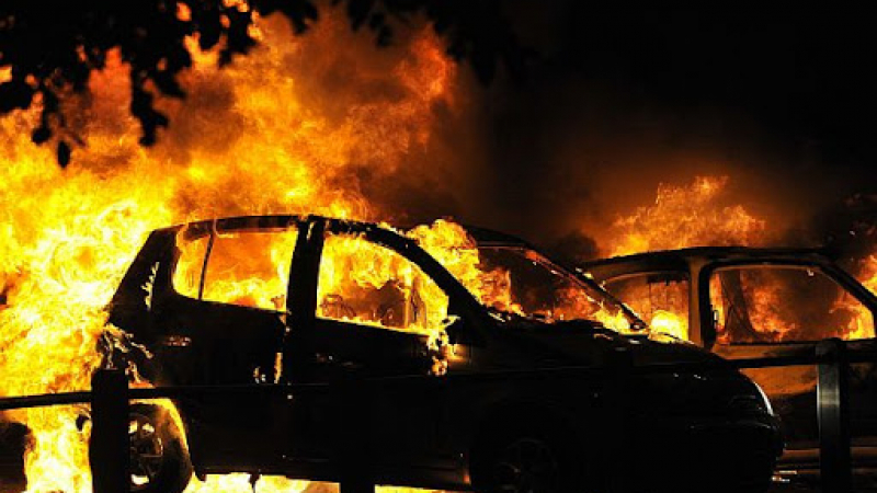 СИГНАЛ ДО БЛИЦ: Лек автомобил се запали, изгоря напълно