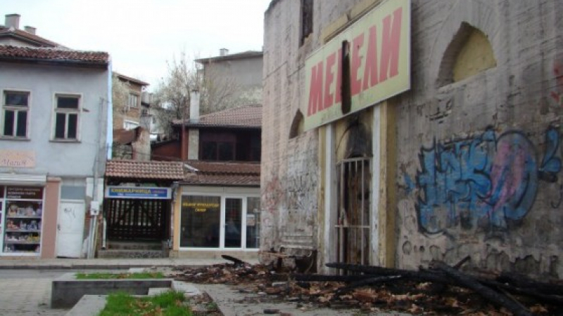 Не е истина на какво заприлича една от най-старите сгради в Пловдив СНИМКИ 
