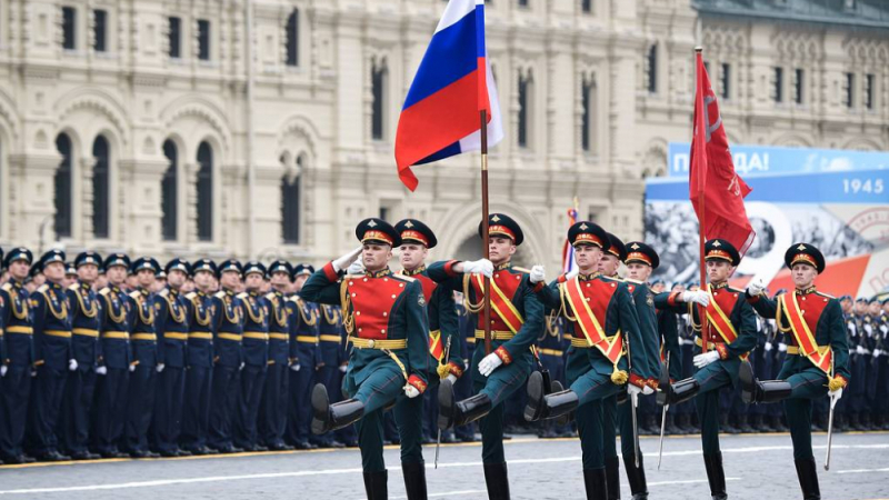 Парадът на победата в Москва прегази карантината НА ЖИВО 