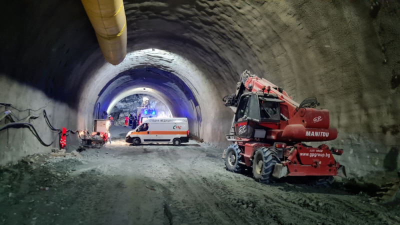 Сензационни СНИМКИ от недрата на срутилия се тунел "Железница"