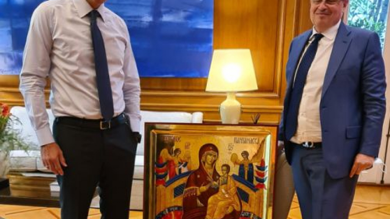 Наш бизнесмен подари на гръцкия премиер българска икона, която да го пази