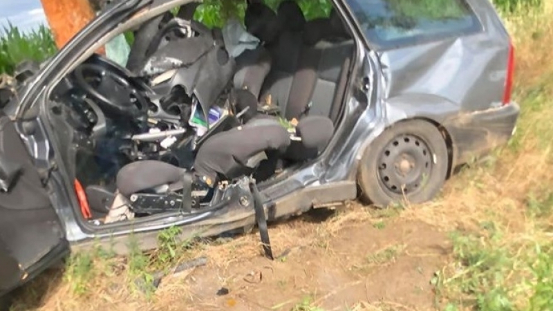 Колата ковчег, в която загина младеж във Видинско, се оказа на майката на депутат от... СНИМКИ 