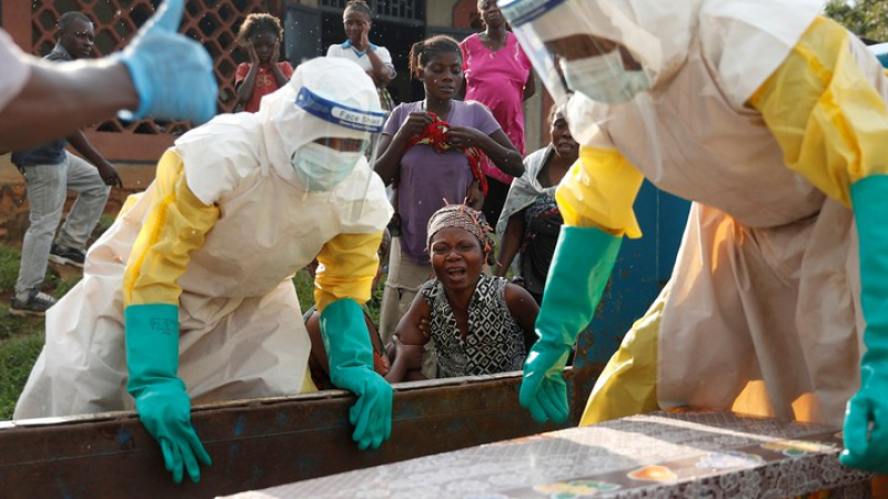 След две години борба: Една от най-засегнатите страни от еболата обяви край на епидемията