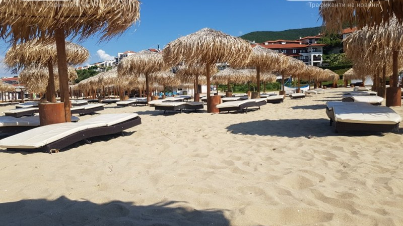 Плажът на Свети Влас пустее, но туристите са доволни СНИМКИ
