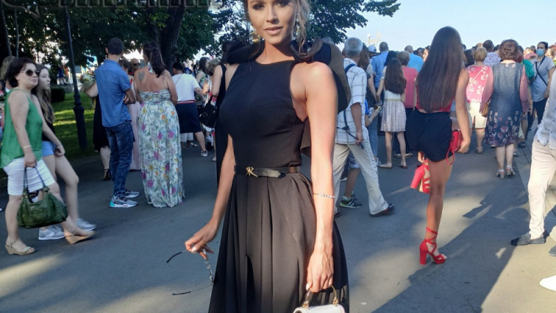 Как изглежда "Мис България" 2018 като абитуриентка ВИДЕО