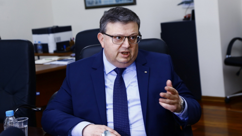 Цацаров ще съди Антикорупционния фонд