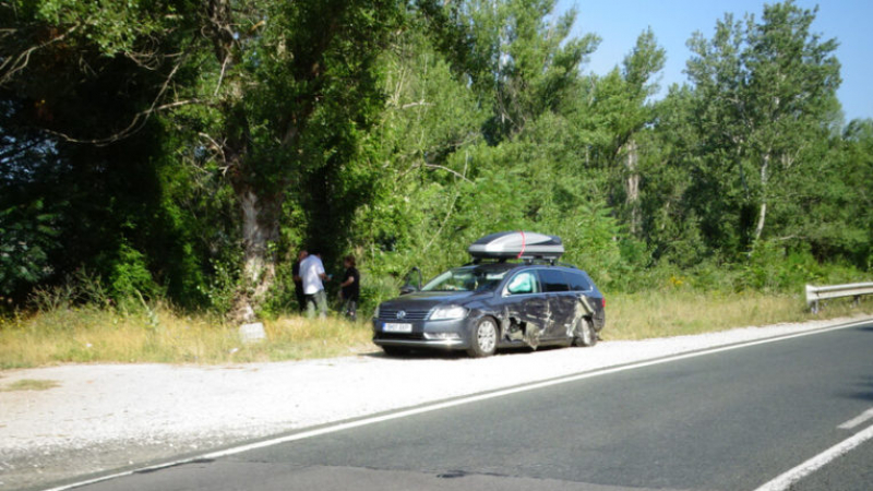Тираджия удари кола с румънци край Симитли и избяга 