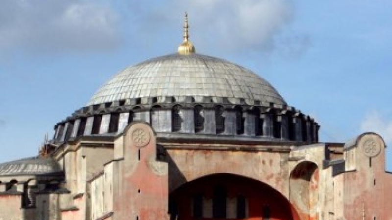 Предвещава ли превръщането на "Св. София" в джамия краят на Европа?  