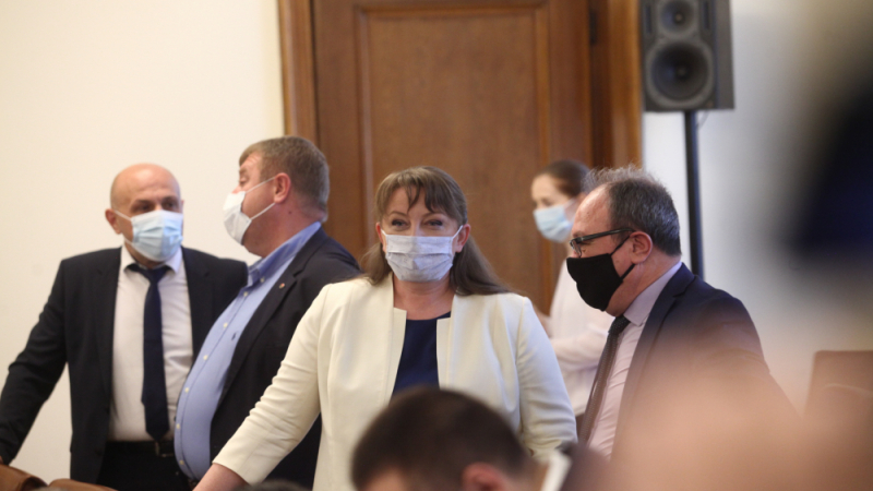 Министър Сачева обори всички критици на Плана за възстановяване 