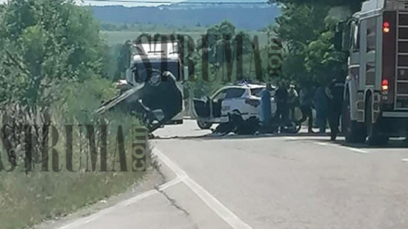 Касапница с 2 трупа затвори пътя край Дупница