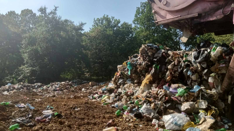 Ревизоро подпука нелегалните боклуци в Шуменско СНИМКИ