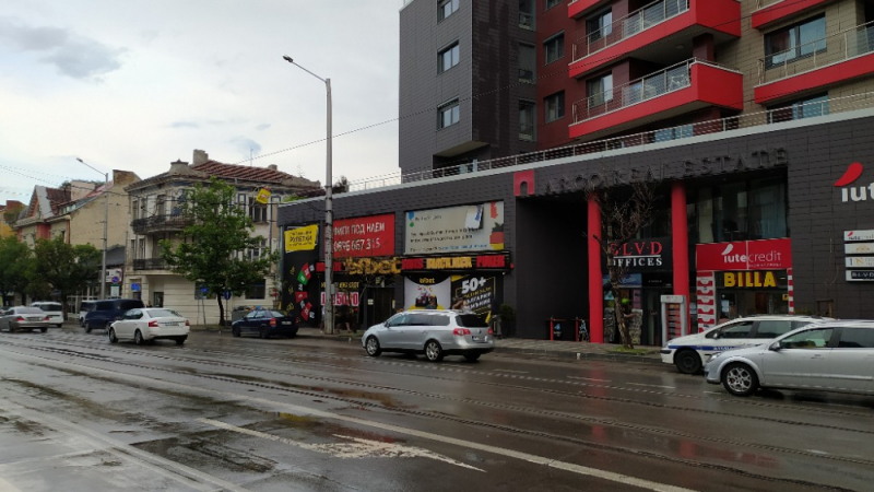 Първи СНИМКИ в БЛИЦ от спецакцията срещу хора на Божков на 2 адреса в София