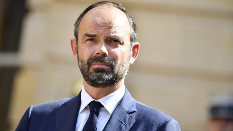 Премиерът на Франция подаде оставка 