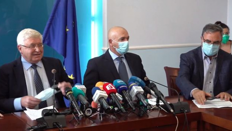 Удължават извънредната епидемична обстановка в страната, българи на крачка от най-чакания пробив ВИДЕО