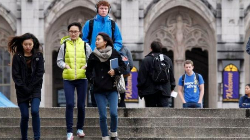 САЩ прогони студентите, учещи дистанционно заради К-19