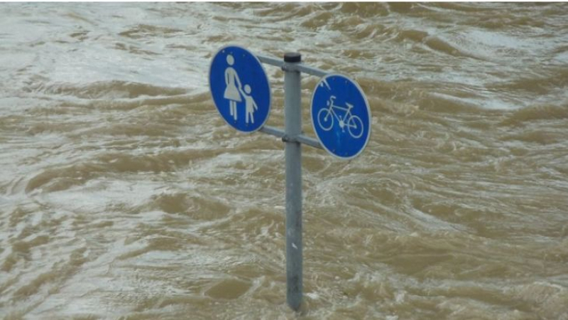 Мощна буря остави под вода Добрич