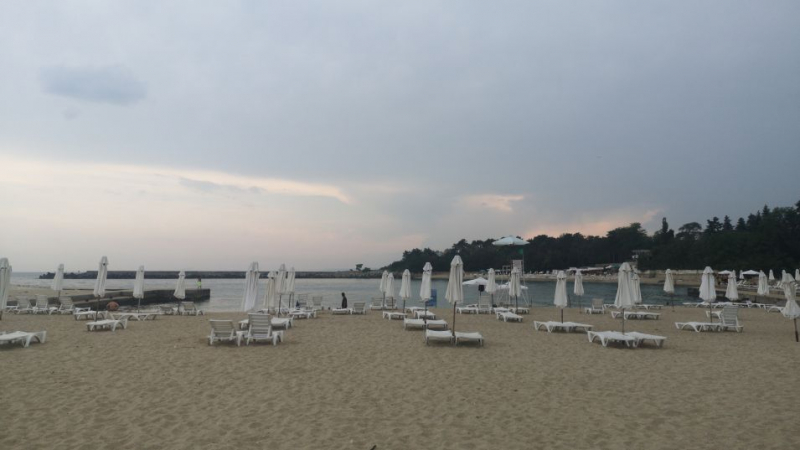 Криза: Хотели в курортите по морето празни и пускат кепенците