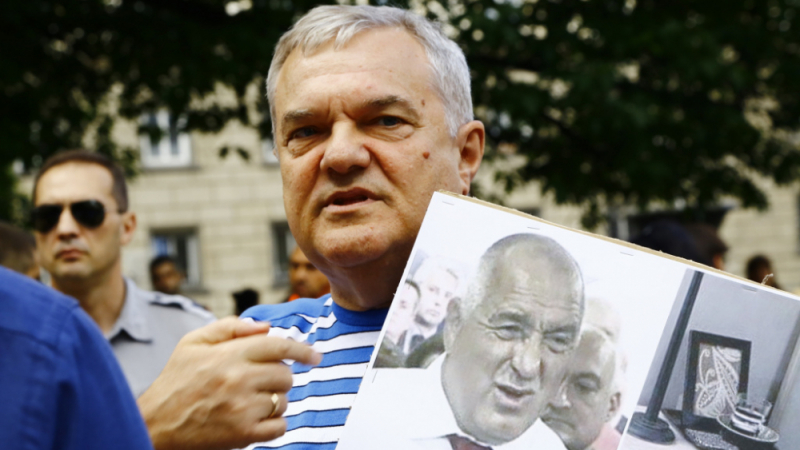Румен Петков и отломки от партията на Костов цъфнаха на протеста пред МС СНИМКИ