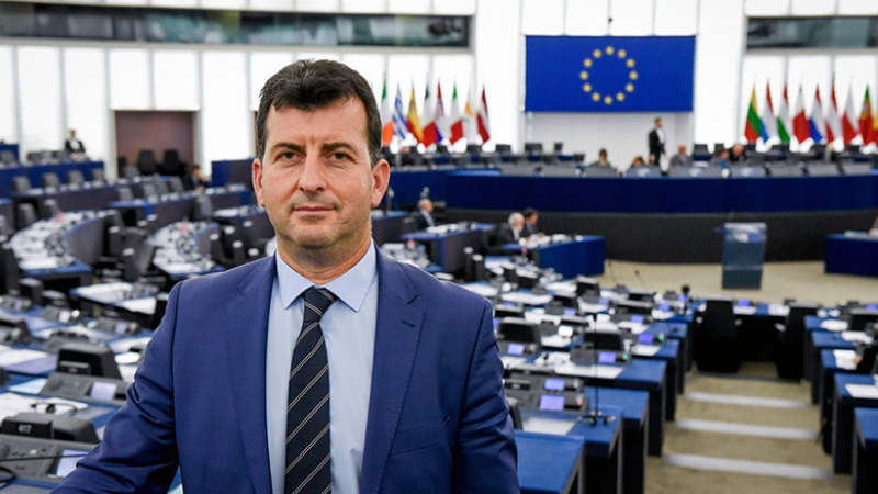 Евродепутат разкри колко много се е объркал Радев за България 