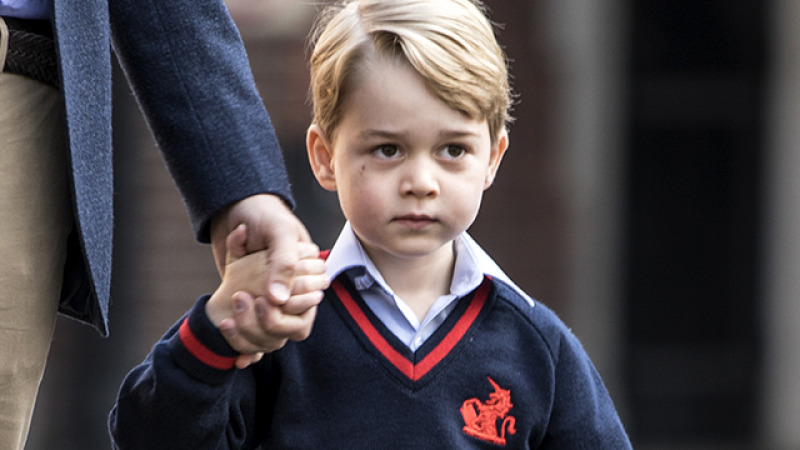 Паника в Бъкингамския дворец: Решава се съдбата на принц Джордж СНИМКИ