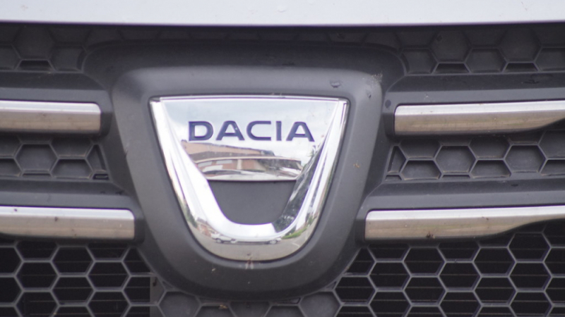 Ето как ще изглежда бюджетният електрически кросоувър Dacia СНИМКИ