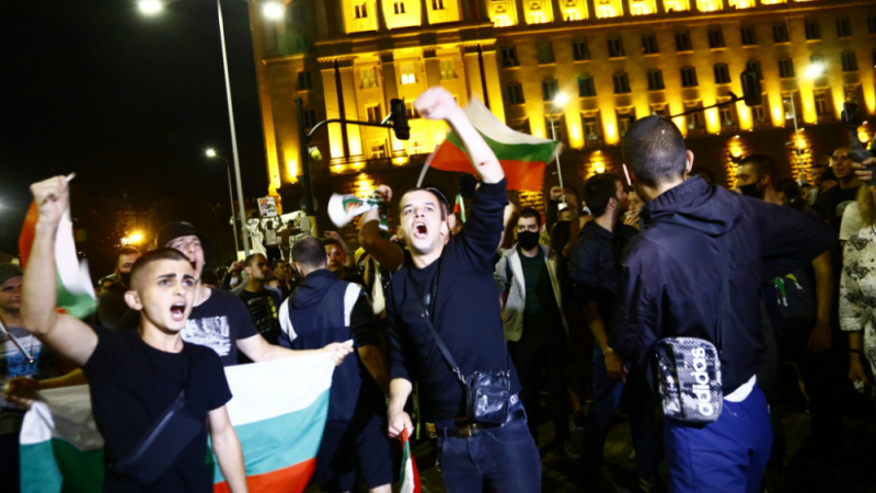 СДВР разкри кой е вилнял на протеста снощи и колко са арестуваните ВИДЕО