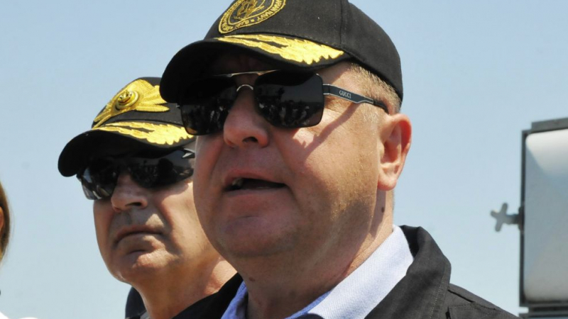 Каракачанов каза ще хвърли ли Борисов оставка 