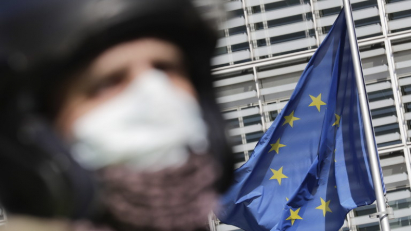 Газ и палки: Така полиция разгони протестиращи пред очите на евролидерите в Брюксел днес