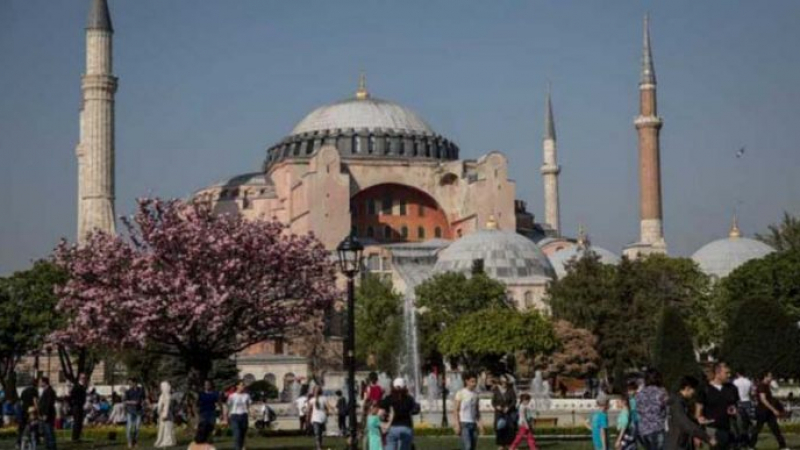 Камбаните в Гърция бият на умряло за първата мюсюлманска молитва в „Св. София”