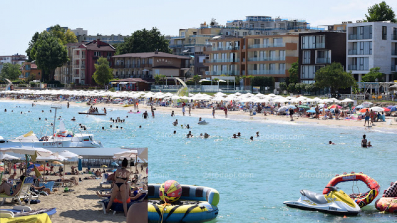 К-19 ли? Плажовете и заведенията по Южното Черноморие се пукат по шевовете СНИМКИ 