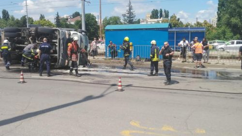Сигнал до БЛИЦ: Невиждано тежка катастрофа край гара "Подуене" в столицата СНИМКИ