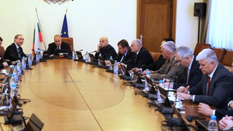 Версия: Шестима министри си отиват, а Борисов ...