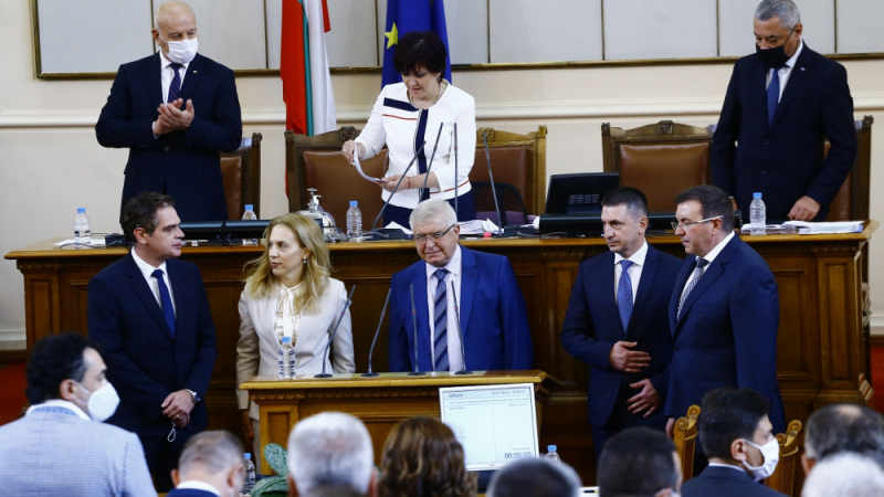 ГЕРБ с ответен удар: Старата–нова коалиция между БСП и ДПС иска да "обезглави" българския парламент