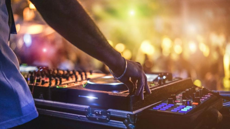 Връща ли се карантината: Европейски град затваря дискотеки и нощни клубове 