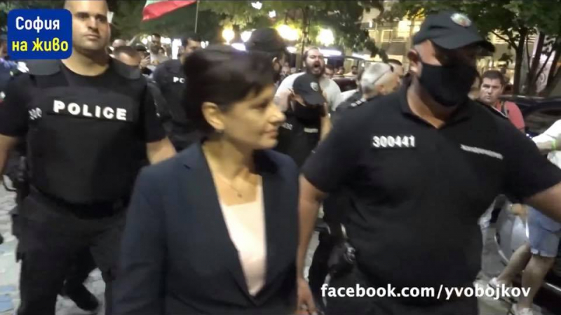 Главчев изригна и разкри как Дариткова е сразила блокиралите я протестъри СНИМКИ