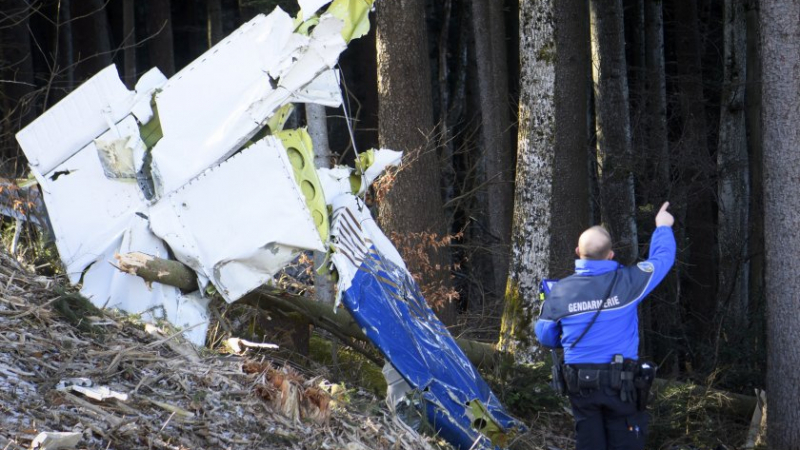 Самолет се разби в Швейцария СНИМКА 