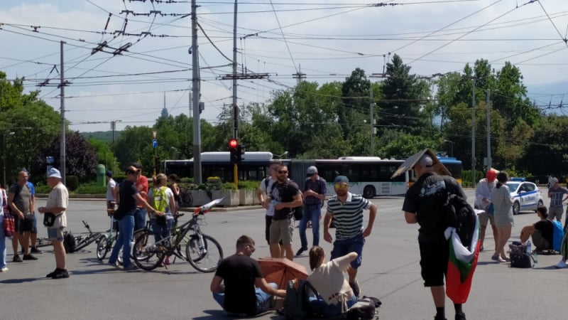 Протестите продължават: Ден 23-ти, ключови кръстовища в София остават блокирани 