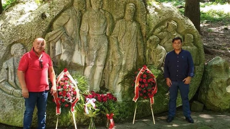 Гергов поднесе цветя на Бузлуджа СНИМКИ