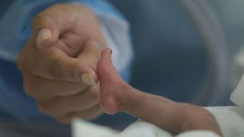Чудо: Бебе с тегло 552 гр. пребори коронавируса за месец