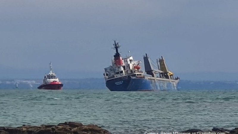 Извънредна ситуация с румънски кораб в Бургаския залив, тече спасителна операция