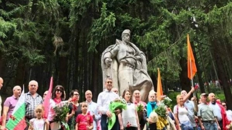 Прогоненият от БСП Спас Панчев-Лакомото „спасява“ със свои хора Красимир Янков от сигурен резил на Бузлуджа