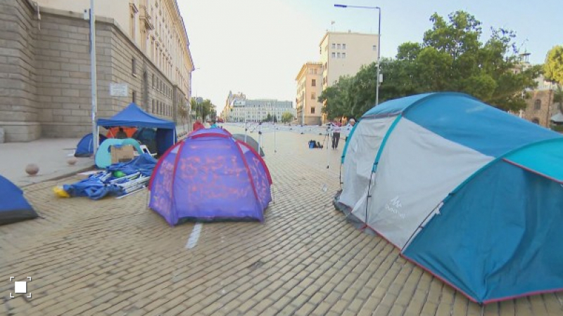 Протестиращите сгънаха шатрите 