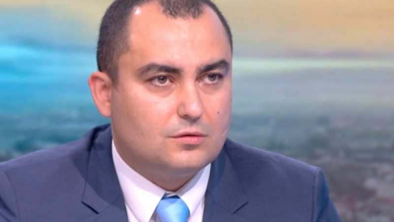 Депутат от ГЕРБ обясни защо се вдигат заплатите на чиновниците точно сега
