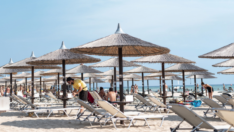 Гърция въвежда нова мярка за всички туристи заради К-19, ще плащат и за...