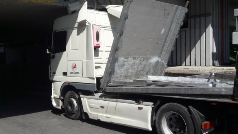 Невиждан екшън в Пловдив с камион, тръгнал да... СНИМКИ