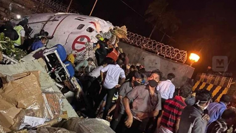 Извънредни новини за самолетната катастрофа в Индия ВИДЕО